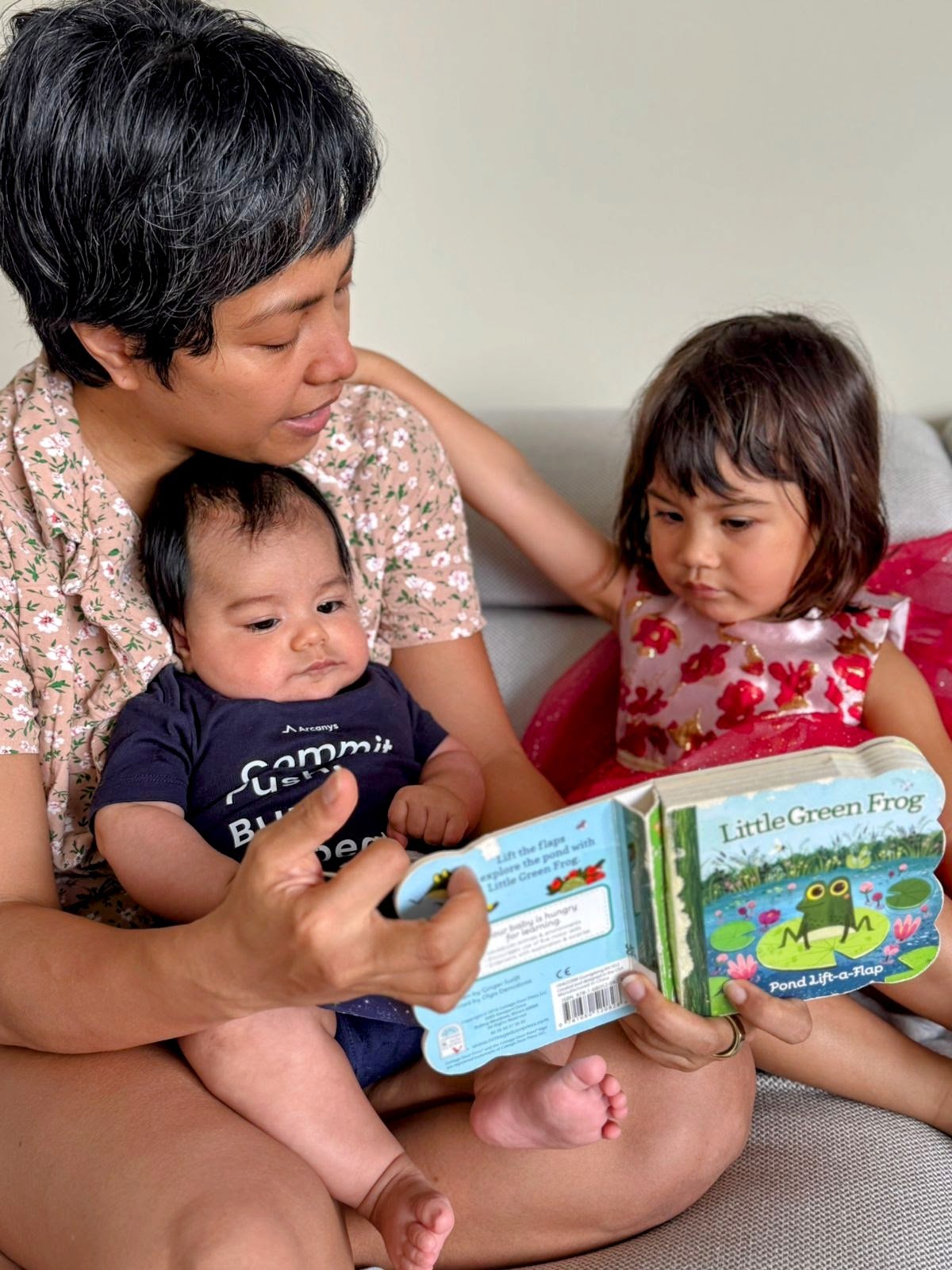 Luke,%20Scarlett,%20and%20Mom,%20reading%20%28ChildUp.com%29 Luke,%20Scarlett,%20and%20Mom,%20reading%20%28ChildUp.com%29